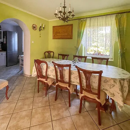 4 Bedroom Cozy Home In Lidzbark Warminski Holiday home Lidzbark Warminski